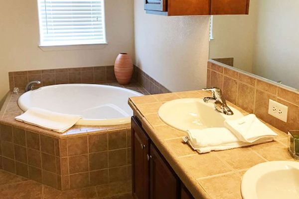 TICABOO LODGE LAKE POWELL (Laketown)